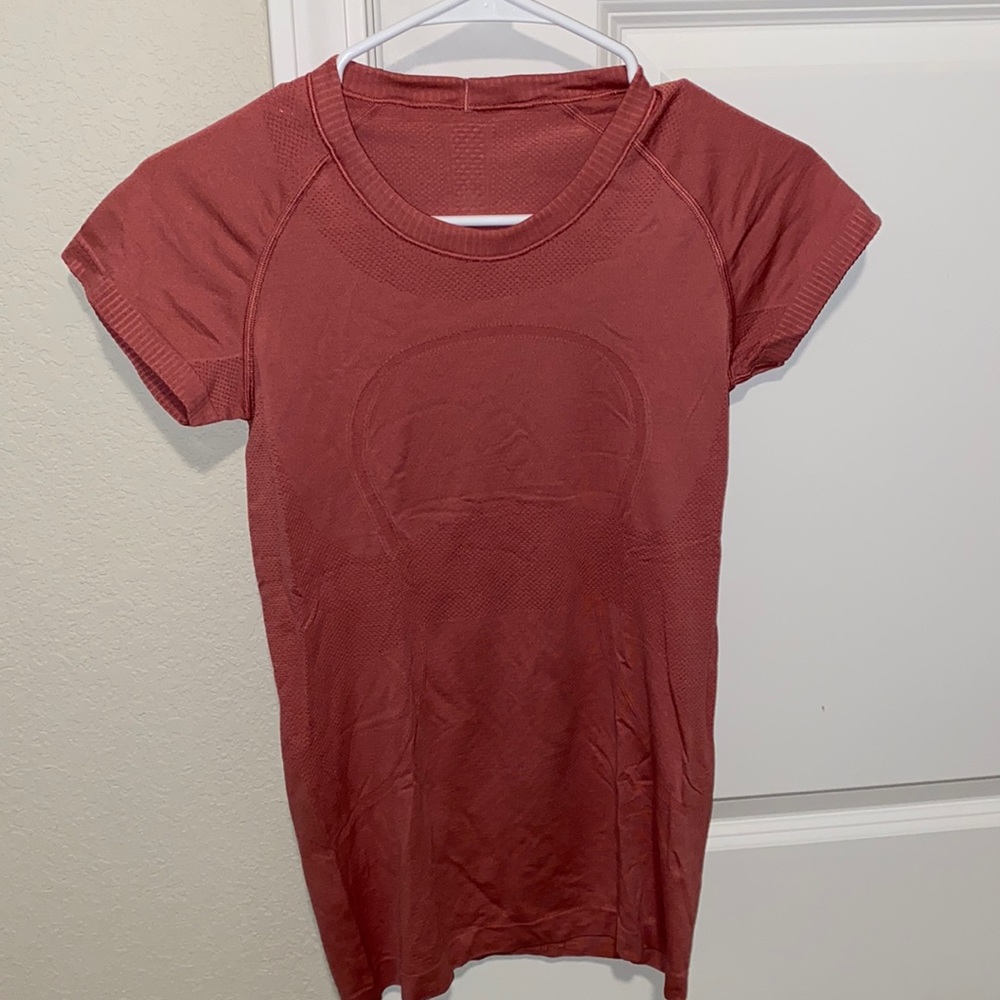 Lululemon pink workout top